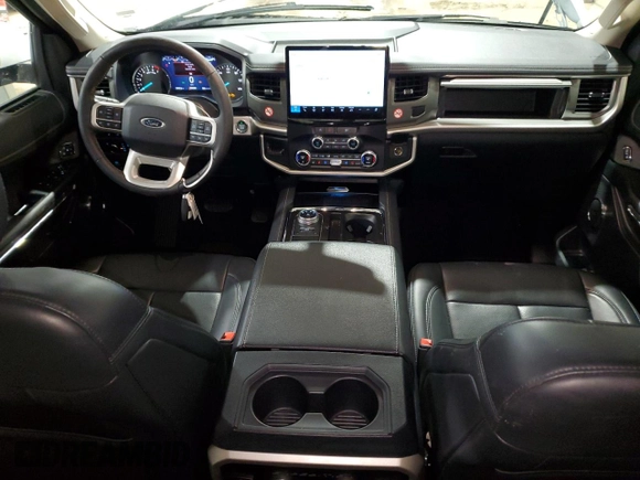 2024 Ford Expedition XLT with VIN 1FMJU1H84REA47391, listed as a Copart auction lot 43958465 with 25,182 mi miles and Clean Title. Bid and sale history available at carsss.com. Image 8.