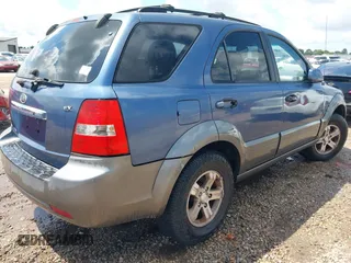 2007 Kia Sorento LX z VIN KNDJD736275669319, wystawiony jako IAAI lot #42369267 z przebiegiem 248 999 mil mil oraz . Historia ofert i sprzedaży dostępna na DreamBid. Obrazek 4.