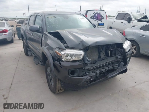 2023 Toyota Tacoma SR5 z VIN 3TMAZ5CN8PM201702, wystawiony jako IAAI lot #42060855 z przebiegiem 17 705 mil mil oraz . Historia ofert i sprzedaży dostępna na DreamBid. Obrazek 1.