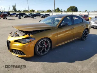 2023 Alfa Romeo Giulia Veloce z VIN ZARFAMBN9P7668555, wystawiony jako Copart lot #82284124 z przebiegiem 14 296 mil mil oraz Nie do naprawy. Historia ofert i sprzedaży dostępna na DreamBid. Obrazek 1.