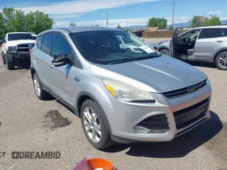 2013 Ford Escape SEL z VIN 1FMCU9HX0DUD42081, wystawiony jako IAAI lot #42293456 z przebiegiem 100 013 mil mil oraz . Historia ofert i sprzedaży dostępna na DreamBid. Obrazek 1.