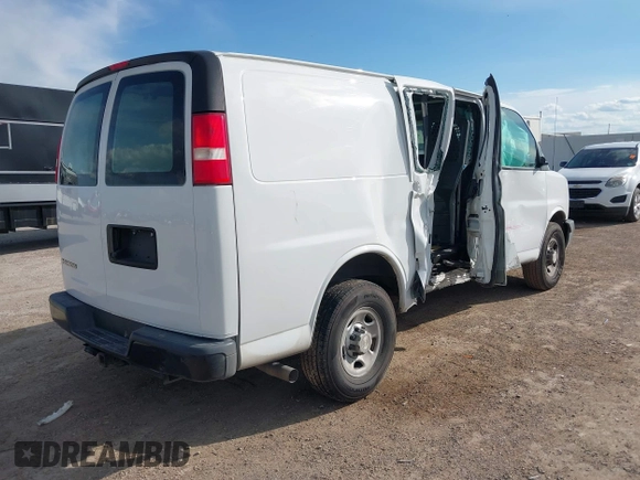2019 Chevrolet Express Cargo z VIN 1GCWGAFP0K1312719, wystawiony jako IAAI lot #42209808 z przebiegiem 99 944 mil mil oraz . Historia ofert i sprzedaży dostępna na DreamBid. Obrazek 4.