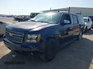 2008 Chevrolet Suburban LT w/3LT with VIN 1GNFK16328J113022, listed as a IAAI auction lot 41769498 with 160,487 mi miles. Bid and sale history available at carsss.com. Image 2.