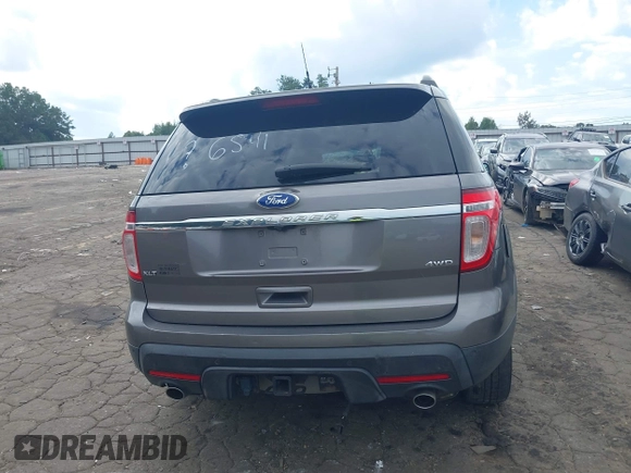 2011 Ford Explorer XLT with VIN 1FMHK8D84BGA33651, listed as a IAAI auction lot 40504832 with 174,066 mi miles and . Bid and sale history available at carsss.com. Image 16.