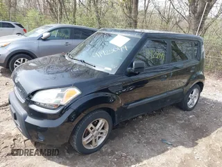 2010 Kia Soul + with VIN KNDJT2A25A7180012, listed as a IAAI auction lot 41925049 with 191,511 mi miles. Bid and sale history available at carsss.com. Image 2.