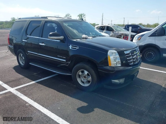2013 Cadillac Escalade Luxury with VIN 1GYS4BEF6DR162720, listed as a IAAI auction lot 41971364 with 211,396 mi miles. Bid and sale history available at carsss.com. Image 1.