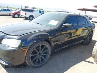 2016 Chrysler 300 C z VIN 2C3CCAEG7GH182032, wystawiony jako IAAI lot #42328679 z przebiegiem 135 422 mil mil oraz . Historia ofert i sprzedaży dostępna na DreamBid. Obrazek 14.