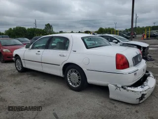 2008 Lincoln Town Car Limited z VIN 2LNHM82V98X636942, wystawiony jako Copart lot #57791415 z przebiegiem 132 930 mil mil oraz Szkoda całkowita • Salvage title. Historia ofert i sprzedaży dostępna na DreamBid. Obrazek 2.