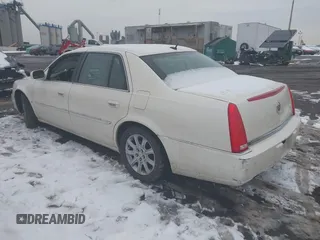2008 Cadillac DTS 1SA z VIN 1G6KD57Y48U110756, wystawiony jako IAAI lot #41553056 z przebiegiem 67 930 mil mil oraz . Historia ofert i sprzedaży dostępna na DreamBid. Obrazek 3.