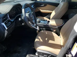 2023 Audi Q8 Premium Plus z VIN WA1EVBF1XPD017663, wystawiony jako Copart lot #54017405 z przebiegiem 22 800 mil mil oraz Czysty tytuł • Clean title. Historia ofert i sprzedaży dostępna na DreamBid. Obrazek 7.