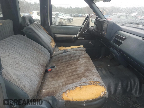 1994 GMC Sierra 1500 with VIN 1GTEC19K6RE515043, listed as a Copart auction lot 88639065 with 370,611 mi miles and Salvage Title. Bid and sale history available at DreamBid. Image 7.