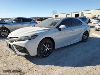 2022 Toyota Camry SE with VIN 4T1T11AK8NU059728, listed as a Copart auction lot 46443805 with 59,957 mi miles and Salvage Title. Bid and sale history available at carsss.com. Image 1.