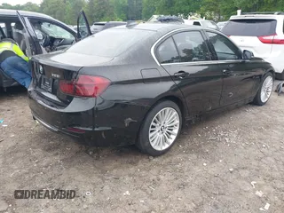2013 BMW 3 Series 328i z VIN WBA3A5G54DNP20416, wystawiony jako IAAI lot #42092526 z przebiegiem 136 545 mil mil oraz . Historia ofert i sprzedaży dostępna na DreamBid. Obrazek 4.