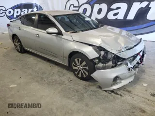 2019 Nissan Altima 2.5 S with VIN 1N4BL4BV7KC239696, listed as a Copart auction lot 86269424 with 136,724 mi miles and Clean Title. Bid and sale history available at carsss.com. Image 4.