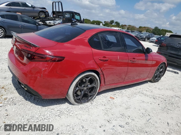 2018 Alfa Romeo Giulia z VIN ZARFAEBN6J7597215, wystawiony jako Copart lot #53338845 z przebiegiem 55 130 mil mil oraz Szkoda całkowita • Salvage title. Historia ofert i sprzedaży dostępna na DreamBid. Obrazek 3.