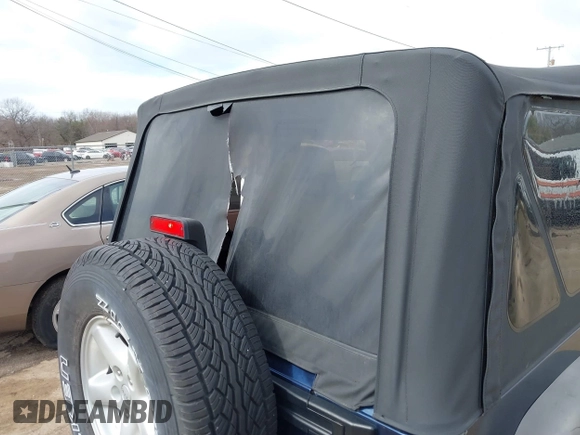2005 Jeep Wrangler Sport with VIN 1J4FA49S05P384308, listed as a IAAI auction lot 41821354 with 106,394 mi miles. Bid and sale history available at carsss.com. Image 6.