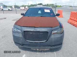 2016 Chrysler 300 S z VIN 2C3CCAGG4GH182793, wystawiony jako IAAI lot #42442826 z przebiegiem 125 474 mil mil oraz . Historia ofert i sprzedaży dostępna na DreamBid. Obrazek 6.