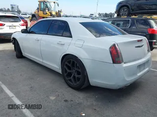 2014 Chrysler 300 S z VIN 2C3CCABG5EH344712, wystawiony jako IAAI lot #41594011 z przebiegiem 173 310 mil mil oraz . Historia ofert i sprzedaży dostępna na DreamBid. Obrazek 3.