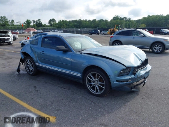 2007 Ford Mustang Deluxe with VIN 1ZVFT80N675294588, listed as a IAAI auction lot 42502168 with 121,562 mi miles and . Bid and sale history available at DreamBid. Image 1.