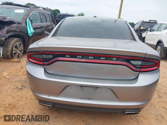 2015 Dodge Charger SE z VIN 2C3CDXBGXFH812970, wystawiony jako IAAI lot #42302350 z przebiegiem 204 107 mil mil oraz . Historia ofert i sprzedaży dostępna na DreamBid. Obrazek 16.