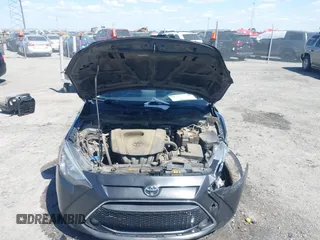 2020 Toyota Yaris LE z VIN 3MYDLBJV3LY703134, wystawiony jako IAAI lot #41984738 z przebiegiem 169 094 mil mil oraz . Historia ofert i sprzedaży dostępna na DreamBid. Obrazek 10.