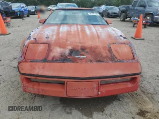 1984 Chevrolet Corvette z VIN 1G1AY0786E5125578, wystawiony jako Copart lot #58390705 z przebiegiem 79 392 mil mil oraz Czysty tytuł • Clean title. Historia ofert i sprzedaży dostępna na DreamBid. Obrazek 5.