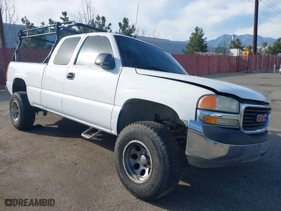 2002 GMC Sierra 1500 SLE with VIN 2GTEC19V221181711, listed as a IAAI auction lot 41571536 with 162,296 mi miles. Bid and sale history available at carsss.com. Image 1.