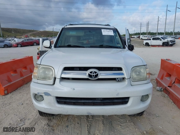 2006 Toyota Sequoia Limited with VIN 5TDBT48A86S270247, listed as a IAAI auction lot 41599079 with 317,733 mi miles. Bid and sale history available at carsss.com. Image 12.