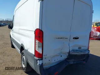 2019 Ford Transit z VIN 1FTYR1CM6KKB81786, wystawiony jako IAAI lot #41638685 z przebiegiem 87 476 mil mil oraz . Historia ofert i sprzedaży dostępna na DreamBid. Obrazek 6.