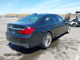 2015 BMW 7 Series 740Li z VIN WBAYE4C50FD138977, wystawiony jako IAAI lot #42277341 z przebiegiem 109 877 mil mil oraz . Historia ofert i sprzedaży dostępna na DreamBid. Obrazek 4.