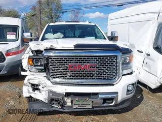 2015 GMC Sierra 2500HD Denali z VIN 1GT120E85FF641373, wystawiony jako IAAI lot #41791280 z przebiegiem 281 137 mil mil oraz . Historia ofert i sprzedaży dostępna na DreamBid. Obrazek 6.