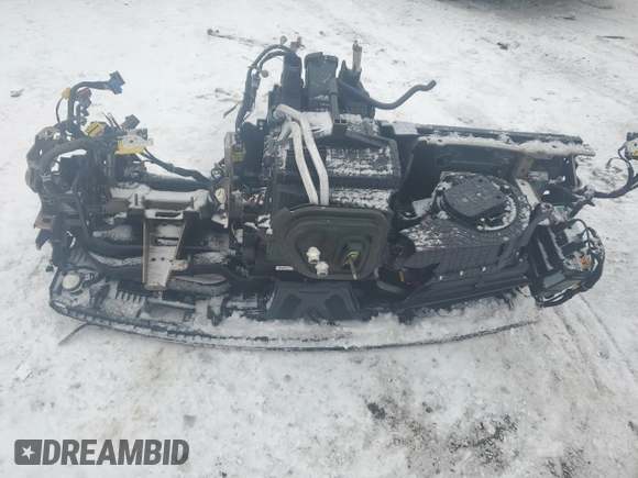 2019 Chevrolet Blazer z VIN 3GNKBBRA4KS635980, wystawiony jako Copart lot #89118345 z przebiegiem Nie podano mil oraz Nie do naprawy • Non repairable. Historia ofert i sprzedaży dostępna na DreamBid. Obrazek 5.