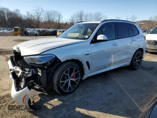 2023 BMW X5 xDrive45e z VIN 5UXTA6C0XP9N71427, wystawiony jako Copart lot #48234235 z przebiegiem 47 956 mil mil oraz Szkoda całkowita • Salvage title. Historia ofert i sprzedaży dostępna na DreamBid. Obrazek 1.