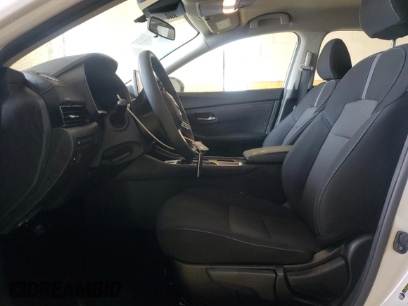 2025 Nissan Sentra SV z VIN 3N1AB8CV4SY307137, wystawiony jako Copart lot #60610765 z przebiegiem 5 226 mil mil oraz Czysty tytuł • Clean title. Historia ofert i sprzedaży dostępna na DreamBid. Obrazek 7.