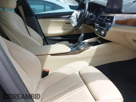 2019 BMW 5 Series 530i z VIN WBAJA5C52KBX87768, wystawiony jako IAAI lot #42029678 z przebiegiem 102 448 mil mil oraz . Historia ofert i sprzedaży dostępna na DreamBid. Obrazek 5.