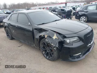 2019 Chrysler 300 with VIN 2C3CCABG8KH686134, listed as a IAAI auction lot 41610606 with 80,829 mi miles. Bid and sale history available at carsss.com. Image 1.