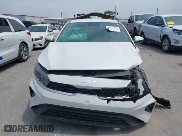2024 Kia Forte LXS z VIN 3KPF24AD8RE728019, wystawiony jako IAAI lot #42067295 z przebiegiem 14 000 mil mil oraz . Historia ofert i sprzedaży dostępna na DreamBid. Obrazek 13.