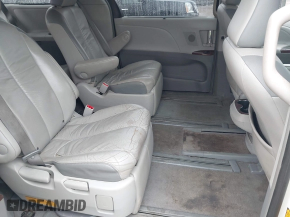 2011 Toyota Sienna XLE with VIN 5TDDK3DC8BS010051, listed as a IAAI auction lot 41405424 with 293,348 mi miles. Bid and sale history available at carsss.com. Image 8.