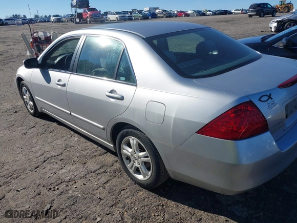 2006 Honda Accord Sdn LX SE with VIN 1HGCM56386A165458, listed as a IAAI auction lot 41087530 with 195,211 mi miles. Bid and sale history available at carsss.com. Image 3.