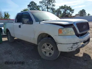 2006 Ford F-150 STX with VIN 1FTRX14W56NB45439, listed as a IAAI auction lot 41020833 with 401,176 mi miles. Bid and sale history available at carsss.com. Image 1.