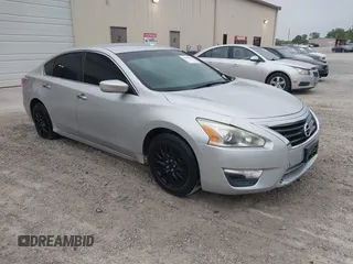 2014 Nissan Altima 2.5 S with VIN 1N4AL3AP5EC278672, listed as a IAAI auction lot 42090485 with 139,775 mi miles. Bid and sale history available at carsss.com. Image 1.