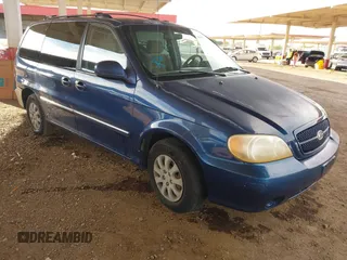 2005 Kia Sedona LX with VIN KNDUP132X56697388, listed as a IAAI auction lot 40695710 with 217,116 mi miles. Bid and sale history available at carsss.com. Image 1.