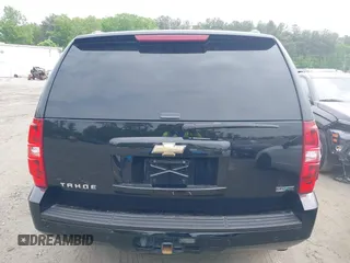 2010 Chevrolet Tahoe LT z VIN 1GNMCBE38AR113187, wystawiony jako IAAI lot #42120278 z przebiegiem 190 030 mil mil oraz . Historia ofert i sprzedaży dostępna na DreamBid. Obrazek 16.