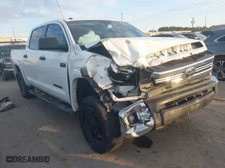 2017 Toyota Tundra 4WD SR5 with VIN 5TFDW5F17HX636592, listed as a IAAI auction lot 41029484 with 101,004 mi miles. Bid and sale history available at carsss.com. Image 1.