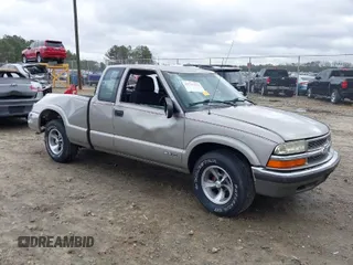 2003 Chevrolet S-10 LS with VIN 1GCCS19X438144296, listed as a IAAI auction lot 41717315 with 271,041 mi miles and . Bid and sale history available at DreamBid. Image 1.