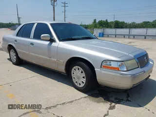 2004 Mercury Grand Marquis GS z VIN 2MEFM74W54X673359, wystawiony jako IAAI lot #42441171 z przebiegiem 117 442 mil mil oraz . Historia ofert i sprzedaży dostępna na DreamBid. Obrazek 1.