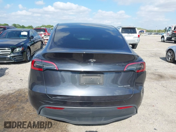 2024 Tesla Model Y Long Range z VIN 7SAYGDEE0RA263842, wystawiony jako IAAI lot #42106339 z przebiegiem 48 447 mil mil oraz . Historia ofert i sprzedaży dostępna na DreamBid. Obrazek 16.