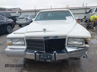 1991 Cadillac Brougham z VIN 1G6DW5470MR718950, wystawiony jako IAAI lot #41726864 z przebiegiem 207 324 mil mil oraz . Historia ofert i sprzedaży dostępna na DreamBid. Obrazek 6.