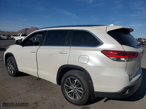 2017 Toyota Highlander XLE with VIN 5TDJZRFH9HS479748, listed as a Copart auction lot 50036275 with 86,313 mi miles and Salvage Title. Bid and sale history available at carsss.com. Image 2.