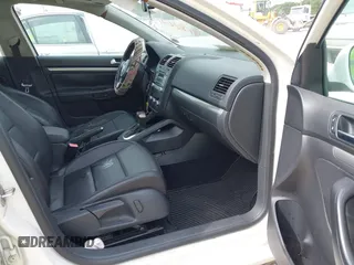 2010 Volkswagen Jetta Limited Edition с VIN 3VWAX7AJ8AM091384, выставлен на аукционе IAAI как лот 42286113 с пробегом 103 505 миль миль и . История ставок и продаж доступна на DreamBid. Изображение 5.